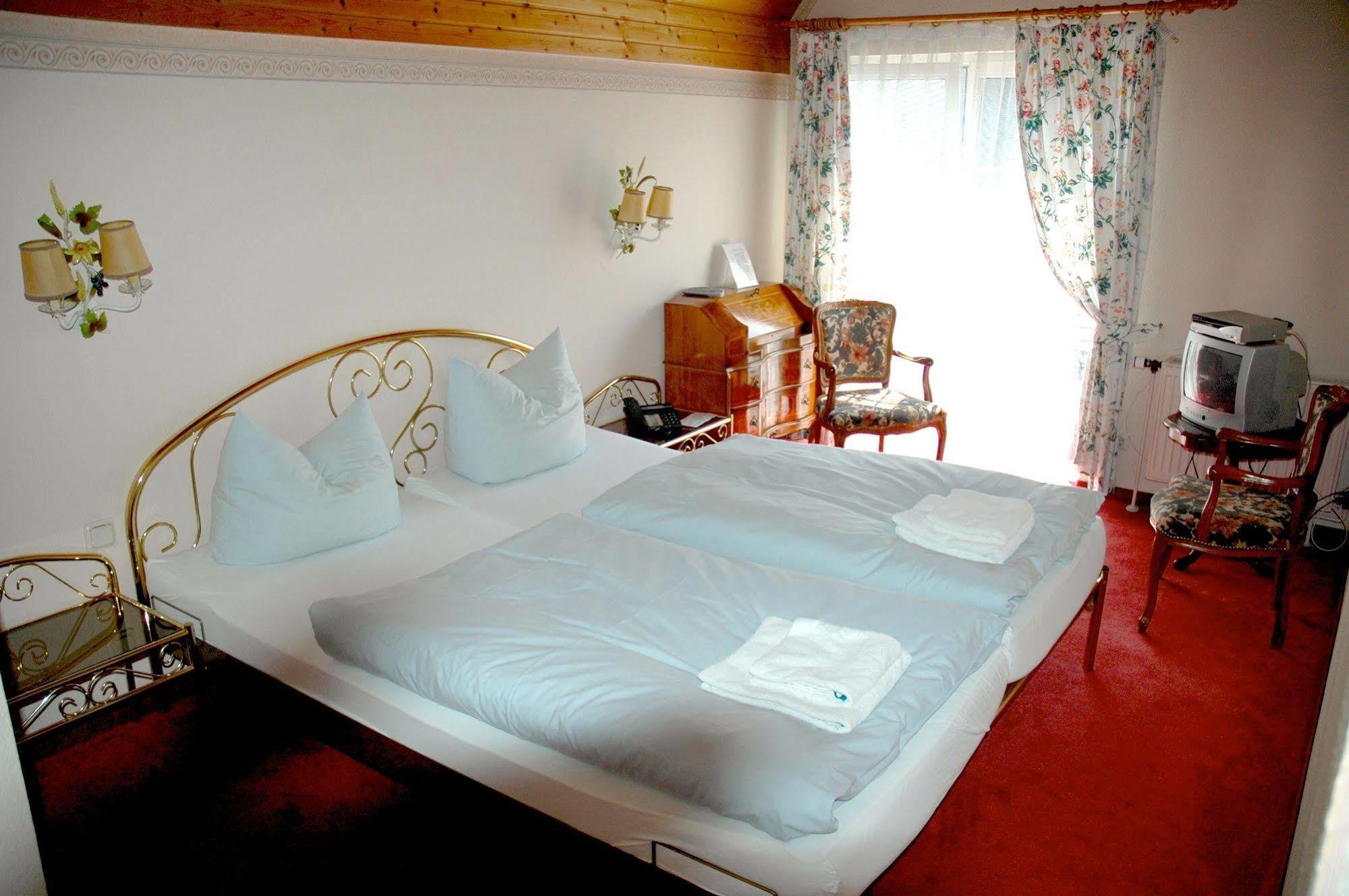 Hotel Zum Neuen Schwan Walluf Zewnętrze zdjęcie